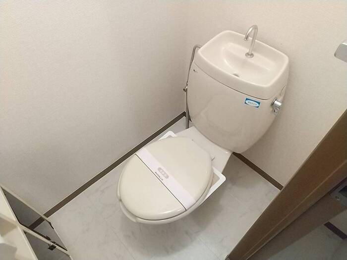 ハイネスコート 清潔感のあるトイレです。