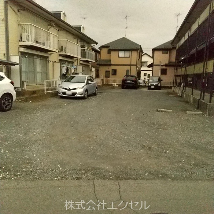 ハイネスコート 敷地内駐車場です。
