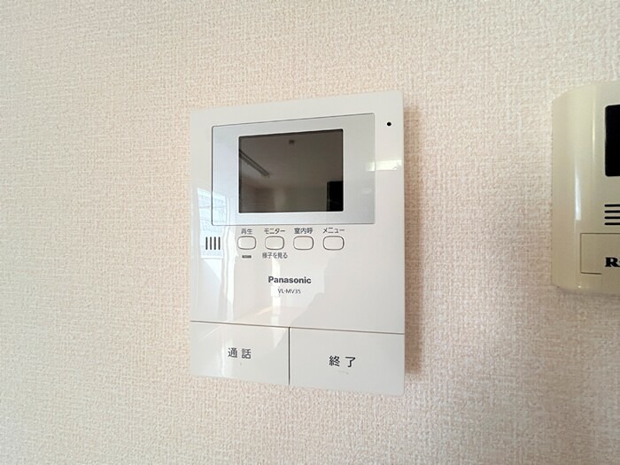 カルチェラタン 来訪者の姿が確認できます。