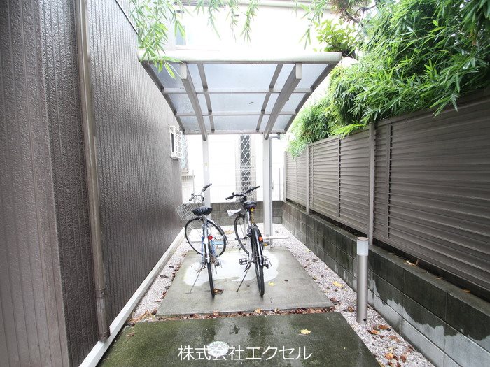 カルチェラタン 屋根付きの駐輪場です。