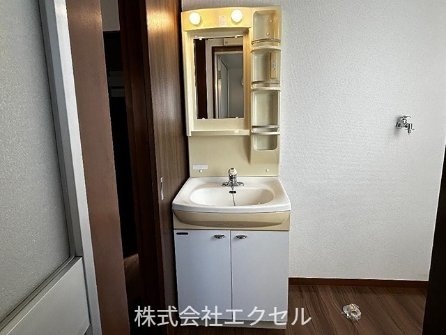 フォンテーヌ南倉沢 独立洗面台です。