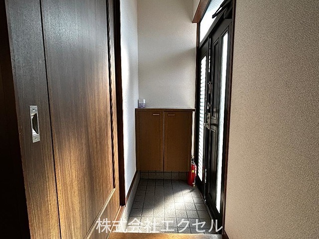 フォンテーヌ南倉沢 シューズBOX完備の玄関です。