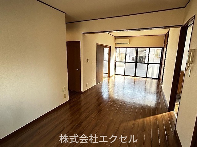 フォンテーヌ南倉沢 広々とした室内です。