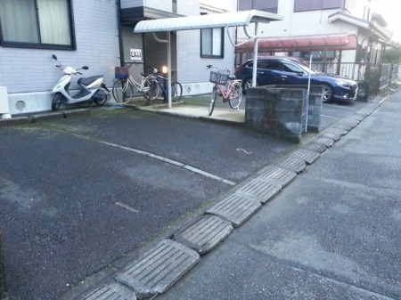 エクレール 敷地内駐車場です。