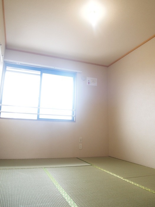 エクレール 和室と洋室のお部屋があります。