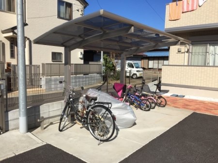 グリーンハイツ 屋根付きの駐輪場です。
