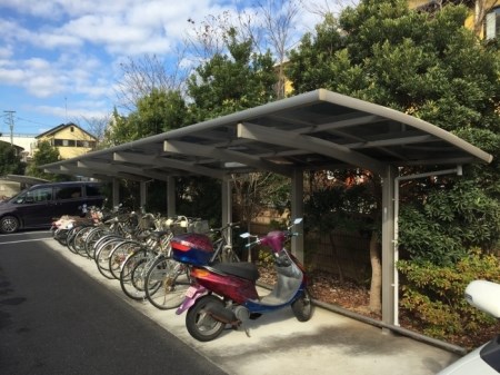 グリーンヒル 屋根付きの駐輪場です。