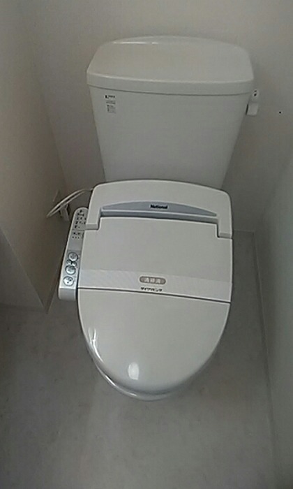 ヴィルオランジュU 温水洗浄便座です。