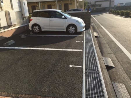 ヴィルオランジュU 駐車場です。