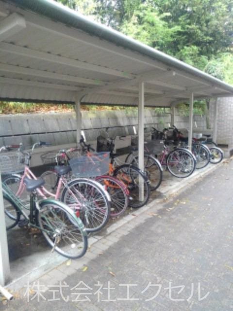 コートエレガンスＪ 屋根付の駐輪場です。