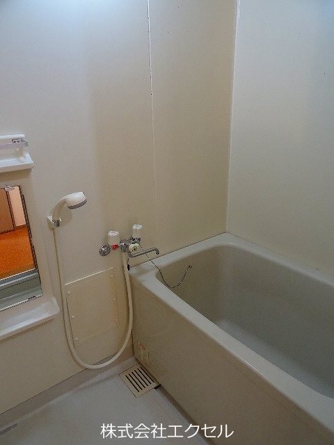 コートエレガンスＪ ゆったり入れるお風呂です。