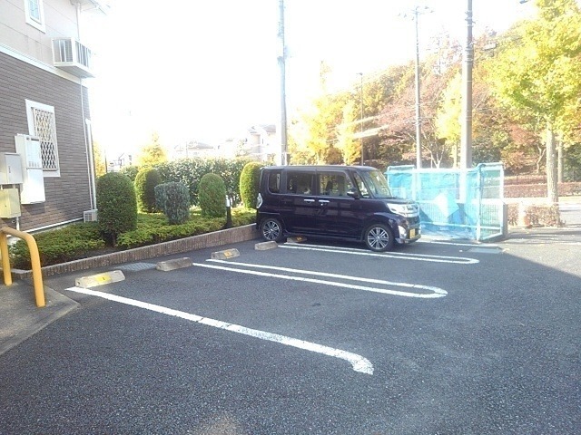 アルバータ3 敷地内駐車場です。