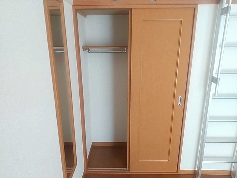レオパレスHSIRIVER 収納付きのお部屋です。
