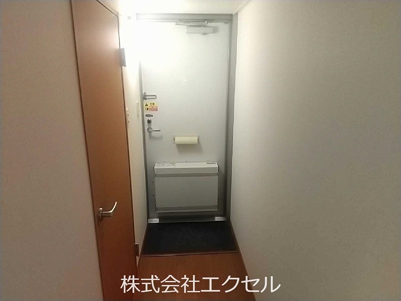 レオパレスHSIRIVER 玄関です。