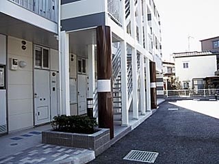レオパレスレオパオラ 共用通路です。