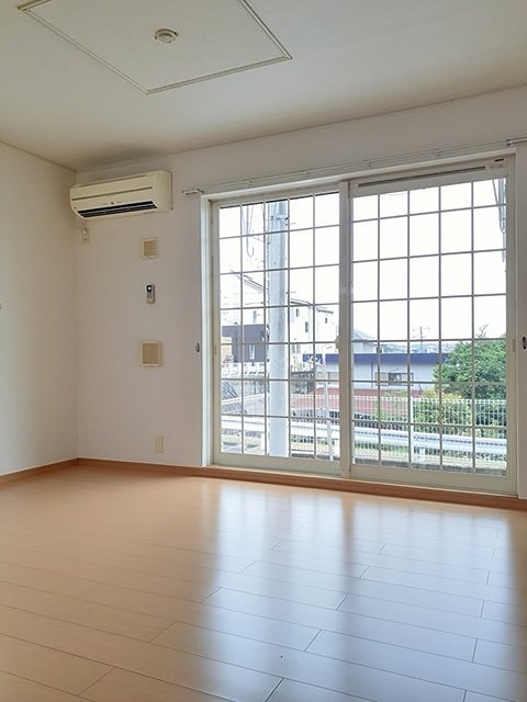 フォレストヒル宇津木 エアコン完備の明るい室内です。