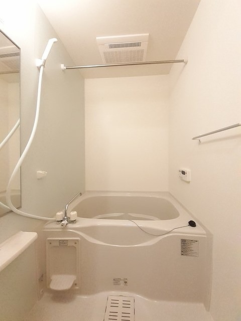 グレイスコート 追い焚き機能付きの浴室です。