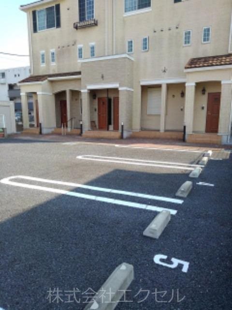 ピノエテルナ 敷地内駐車場です。