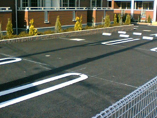 ヴィオラマードレ 敷地内駐車場。