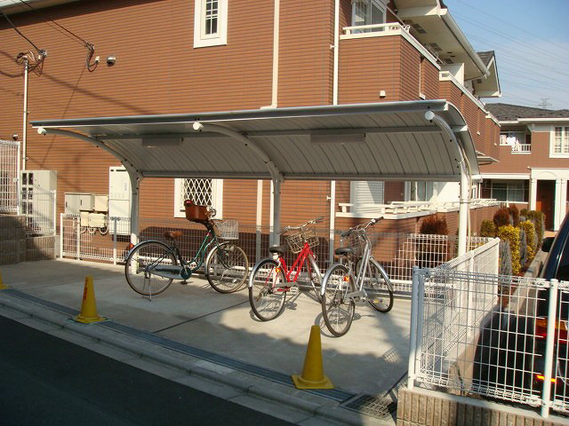 ヴィオラマードレ 屋根付きの駐輪場です。