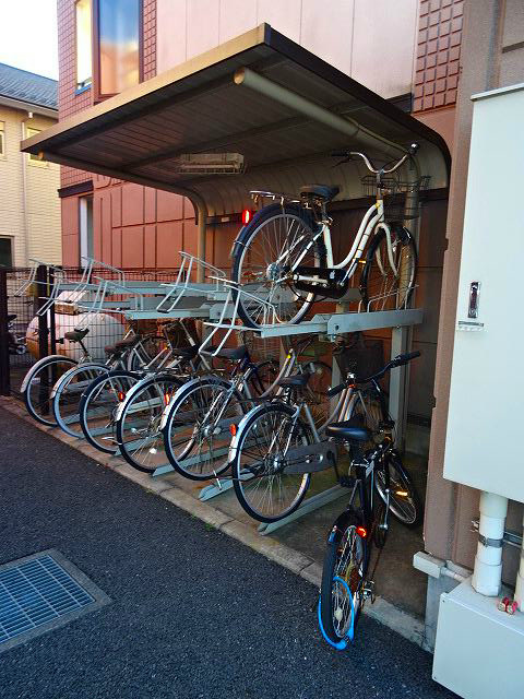コンフォート 屋根付の駐輪場完備です。