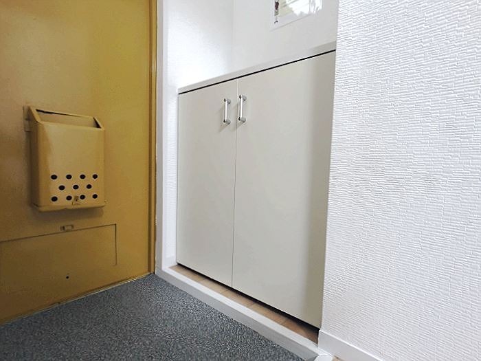 サンパレストミタ シューズボックス完備の玄関です。