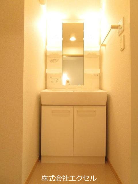モーダパラッツォ 独立洗面台です。