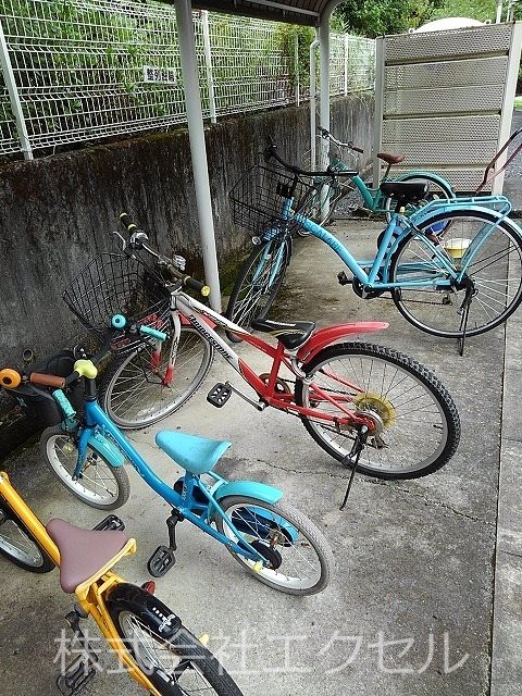 あきる野ビューラー 屋根付きの駐輪場です。