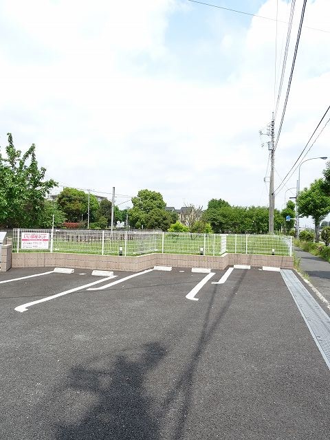 スカイマーク 敷地内の駐車場です。