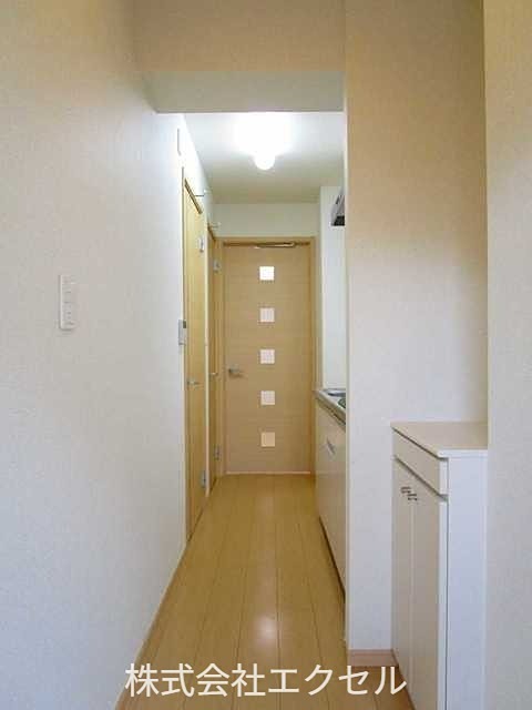 クリーク日野本町 シューズボックス完備の玄関です。
