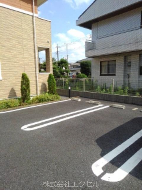 メゾンエトワール 敷地内駐車場です。