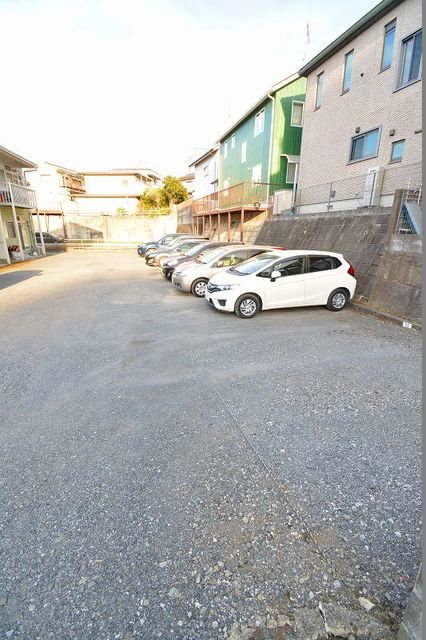 カサヴェルデ 敷地内駐車場です。