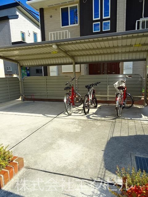 桜コート 屋根付きの駐輪場です。