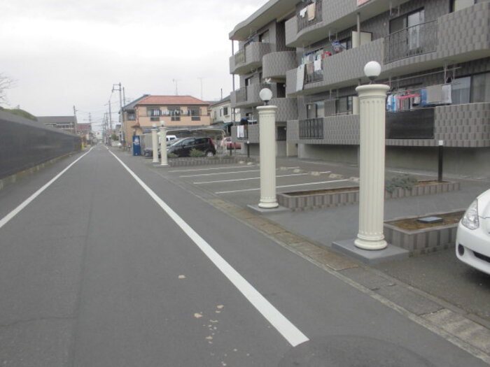 エミネンスさくら 敷地内の駐車場です。