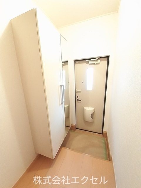 アプリコット シューズボックス付きの玄関です。