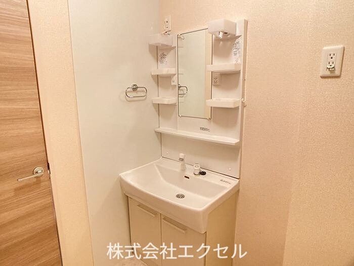 コンフォルトカーサ 独立洗面台です。