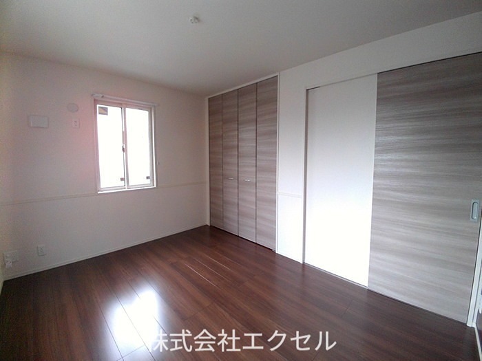 コンフォルトカーサ クローゼット付きの洋室3部屋です。