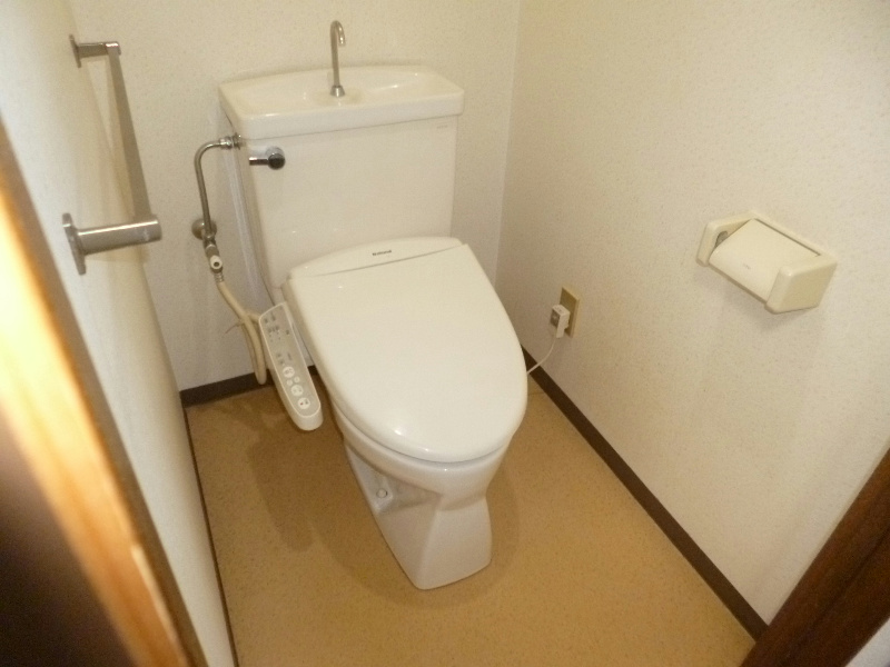 エントピア田代 嬉しいウォシュレット付きのトイレです。