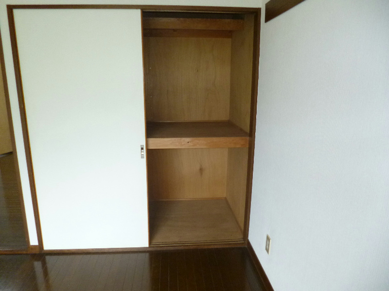 エントピア田代 奥行きのある収納です。