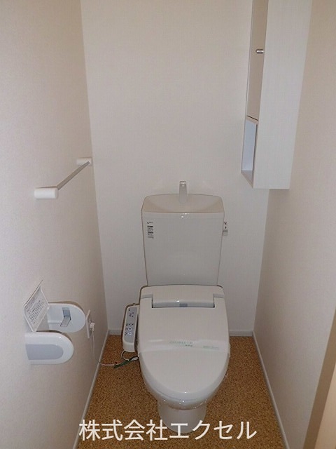 ヴィラルーチェ 嬉しい温水洗浄便座機能付きです。