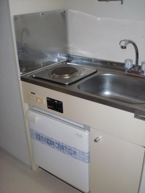 レオパレス小比企 コンロ付きです。