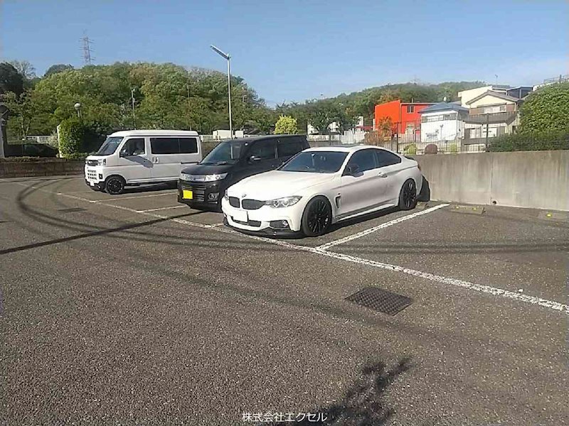 レオパレスHSIRIVER2 敷地内駐車場です。