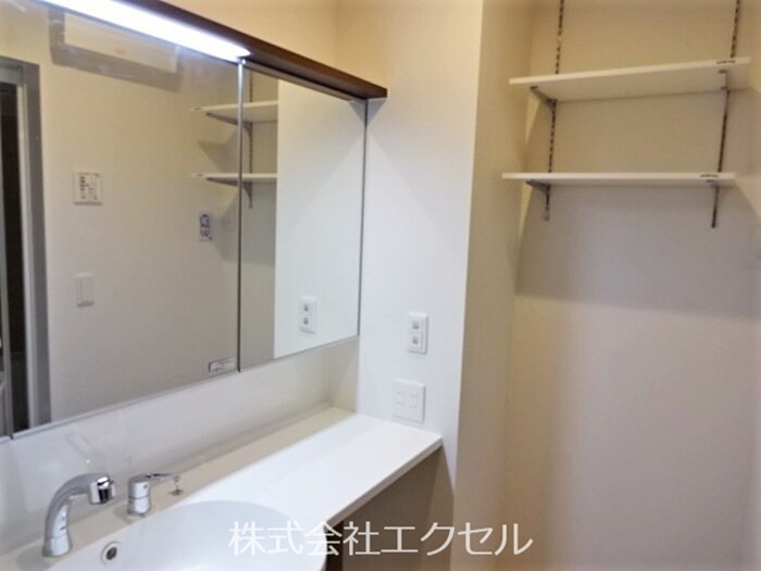 ゼファーコート２ 独立洗面台です。