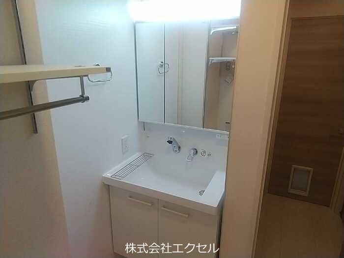 エクセルマルヤマ 独立洗面台です。