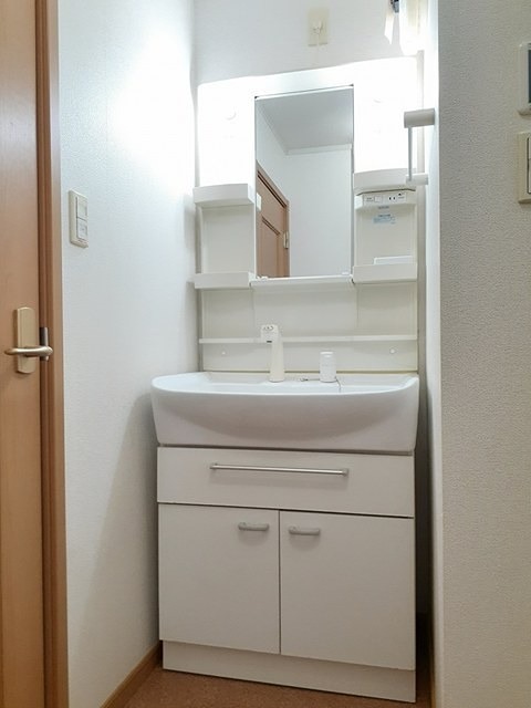 サニーヒルズアザレア 独立洗面台です。