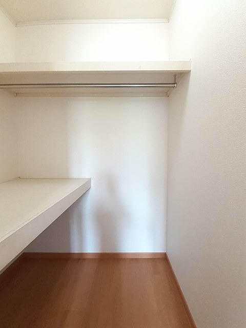 サニーヒルズアザレア ウォークインクローゼットです。