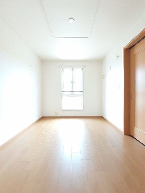 サニーヒルズアザレア 収納付きの洋室2部屋です。