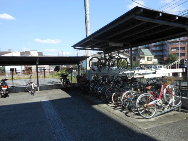 レジデンスクレイン 駐輪場です。