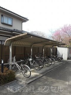 エントピア 屋根付きの駐輪場です。