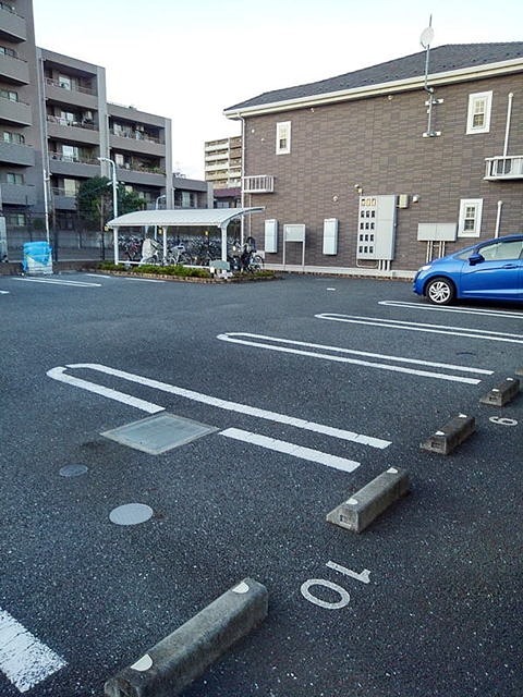 サンスウィート 敷地内駐車場です。